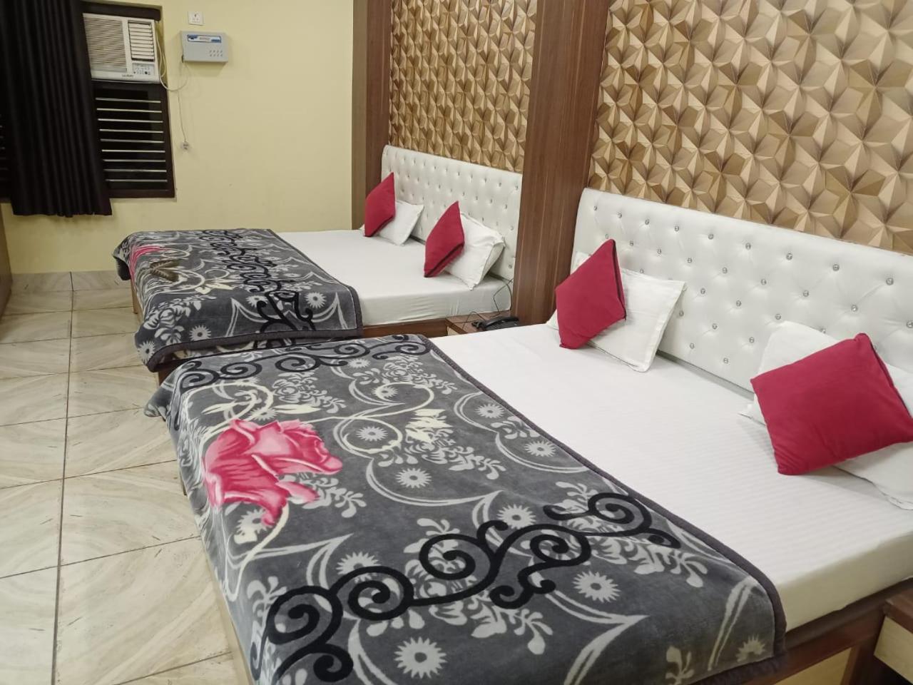 Hotel vinayak inn Haridwār Rom bilde